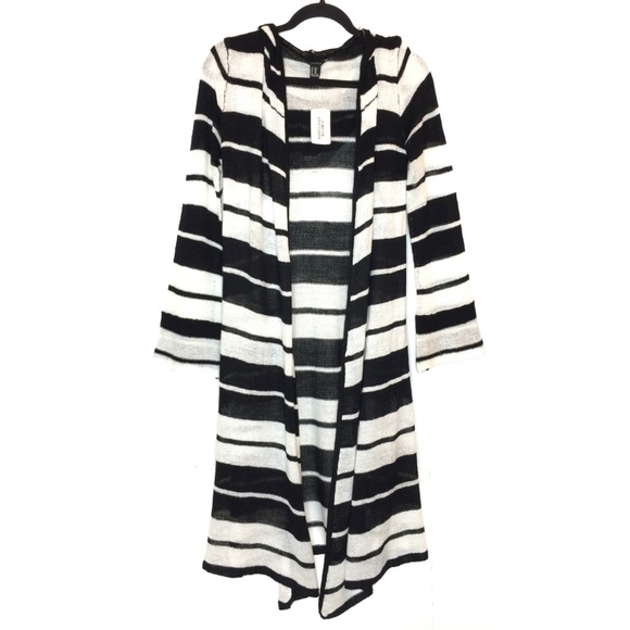 Forever 21 Sweaters - Forever 21 NEW S/M Black and Cream Cardigan